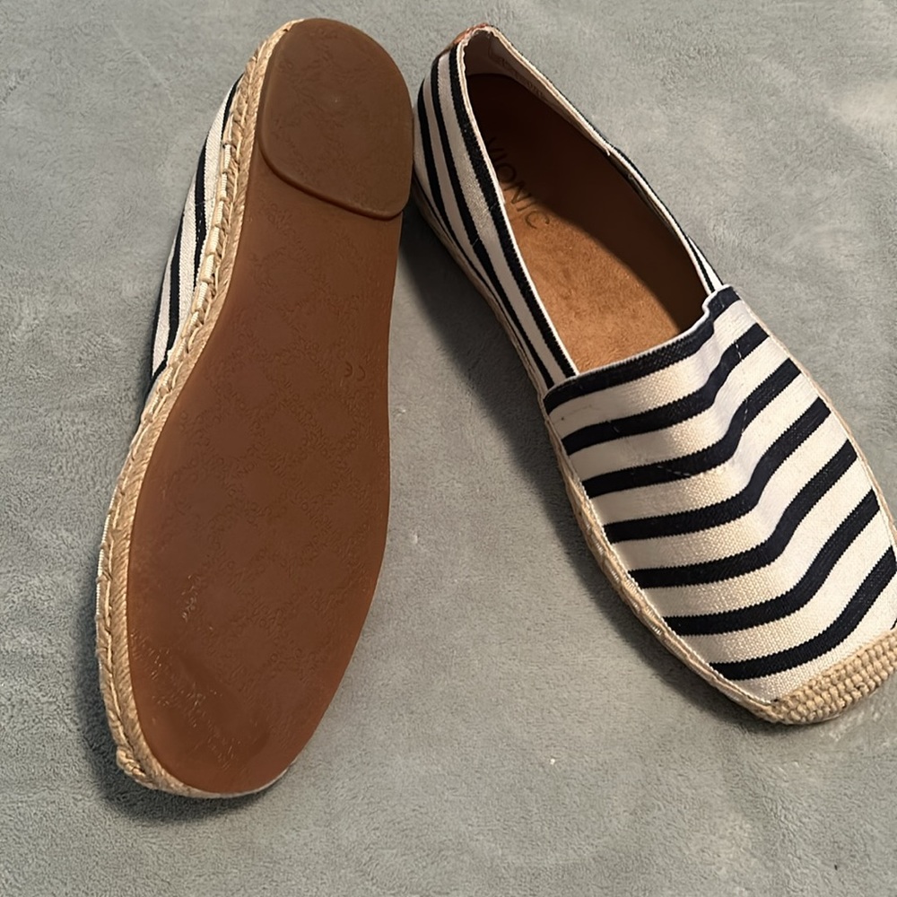 Almost New Vionic Flats - Picture 2 of 3